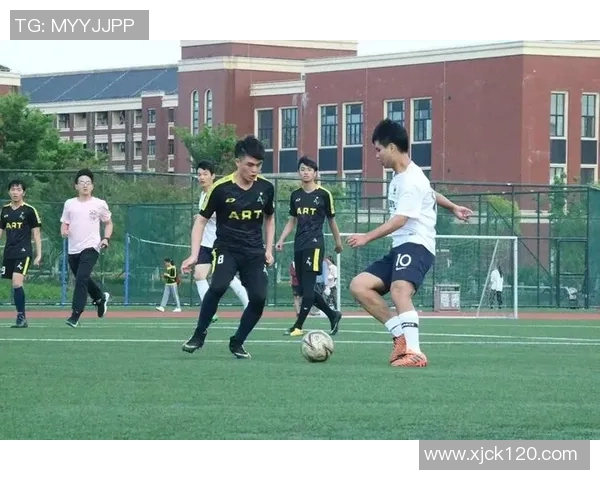 初中生足球明星崭露头角展现青春风采与无限潜力 初中生足球明星崭露头角展现青春风采与无限潜力